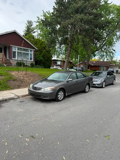 2003 Toyota Camry v6 3.0l en bonne condition generale . Mise au point avant la vente faites. Disques...