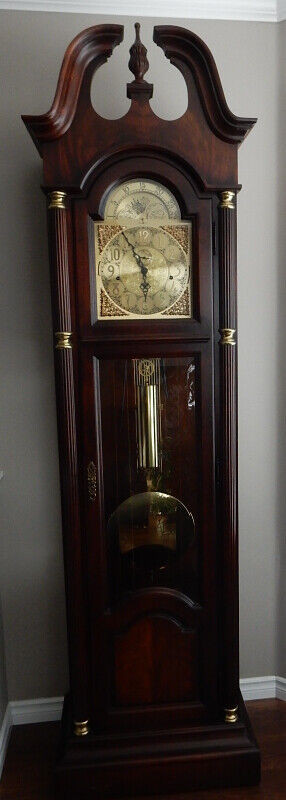 Grandfather Clock in Arts & Collectibles in Chilliwack - Image 2