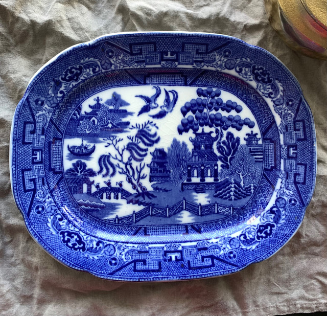 One-of-a Kind 1830's  Blue Willow Platter From England dans Art et objets de collection  à Ville de Toronto