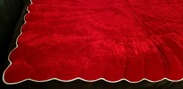 Collectible Vintage Reversible Velvet /Satin ila handmade Quilt in Arts & Collectibles in City of Toronto - Image 4