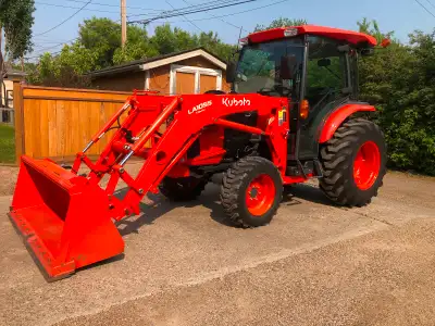 - 119 hours and stored in garage - 62 HP - 100 hr service/inspection done - transferable warranty…....