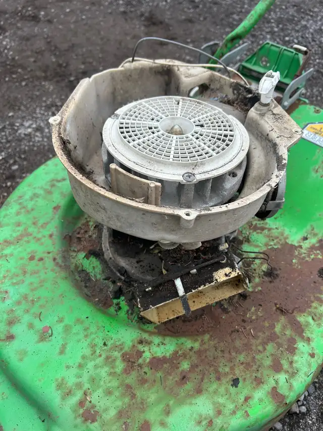 Lawnmower and snowblower and trimmer repair and service  in Lawnmowers & Leaf Blowers in Oakville / Halton Region - Image 6