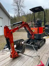 Boss mini diesel excavator, 2018, 400 hrs, stored in heated barn