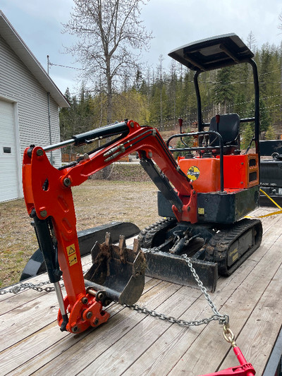 Boss mini diesel excavator, 2018, 400 hrs, stored in heated barn