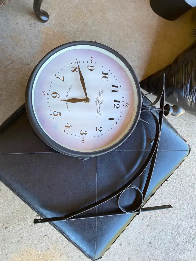 Clock two sided464151165399224320