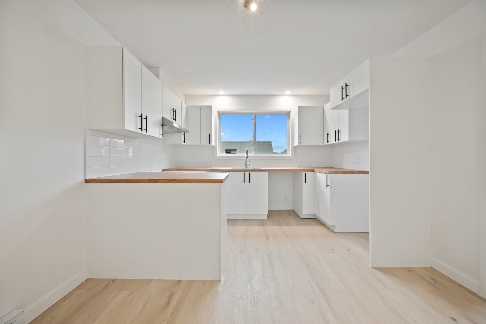 960 Rue Locas — photo 1