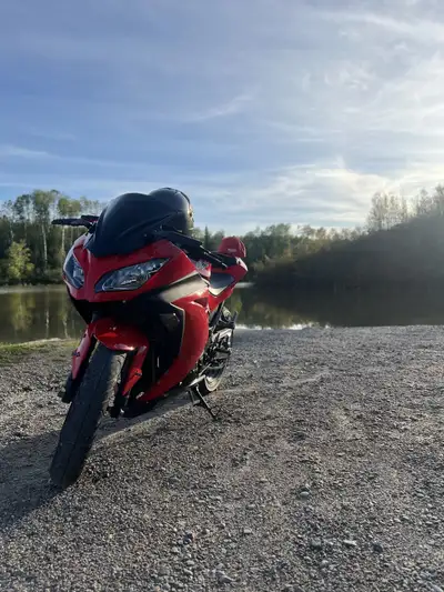 Clean 300 with low kms (9000km )