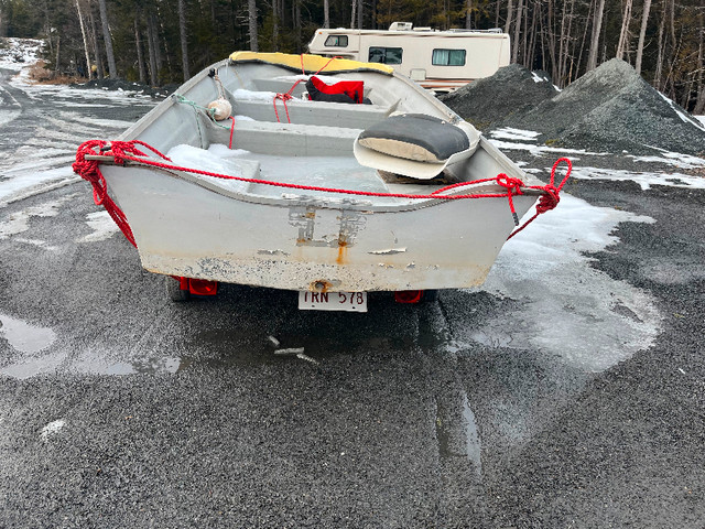 14 foot fibreglass boat and trailer in Powerboats & Motorboats in Saint John - Image 3