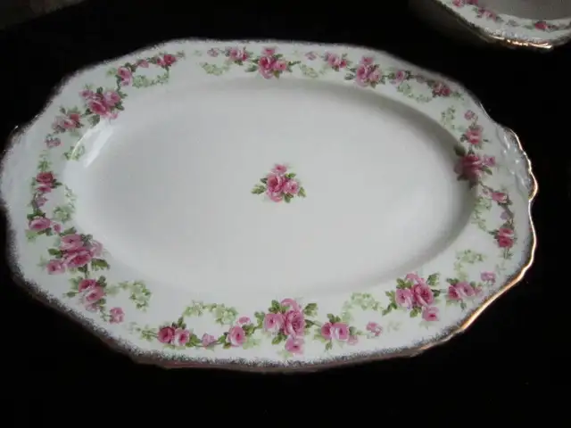 Alfred Meakin ROSE BOWER fine bone china in Arts & Collectibles in Edmundston - Image 4