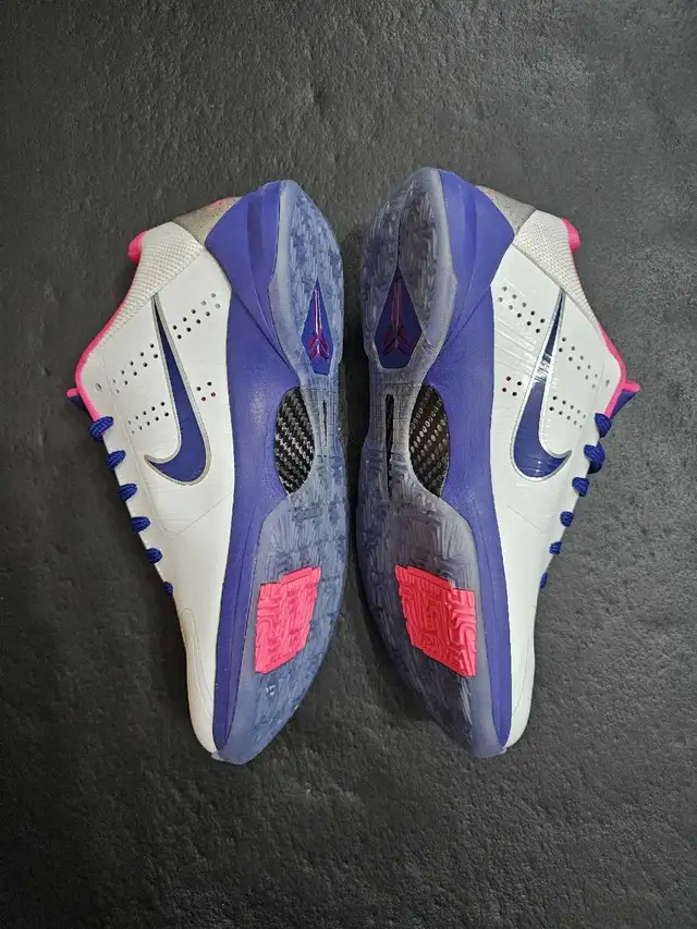 Kobe 5 Kay Yow in Men's Shoes in Mississauga / Peel Region - Image 4