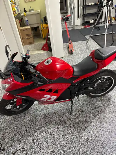 Armada Predator Electric Bike for sale. Only 500kms and runs great. Just got a new battery for it. K...