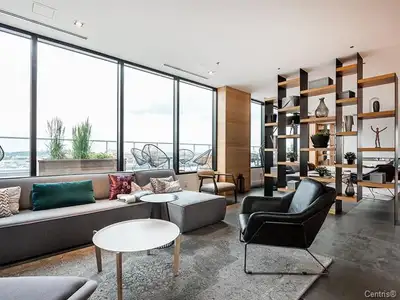 2Bed 1Bath luxury condo with balcony in Multimedia City/OldPort!