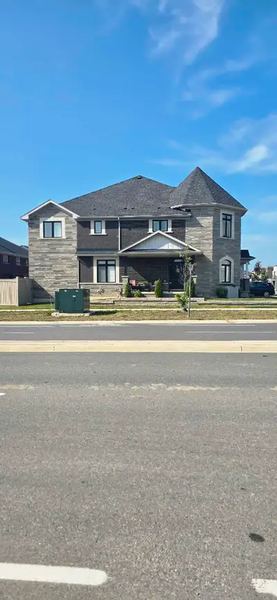 Lovingly maintained 4+1 bedroom home located in South Waterdown. Only 3yrs old. Over 2400Sq ft of fi...