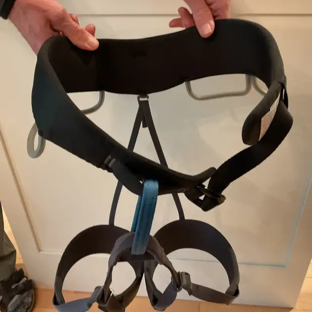 Black Diamond Momentum Climbing Harness in Other in Gatineau - Image 2