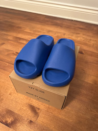 YEEZY SLIDES | AZURE | SIZE 9