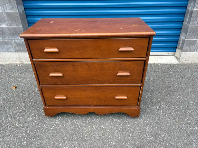 Three Drawer Dresser (Needs Couple Small Repairs) in Dressers & Wardrobes in Peterborough - Image 3