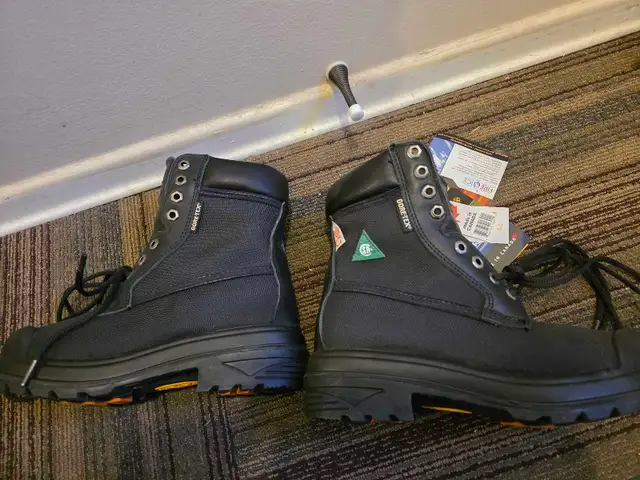 new Terra work boots goretex  woman size 7  in Women's - Shoes in Edmonton - Image 9