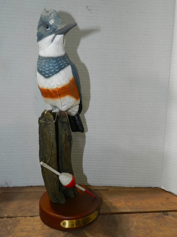 Kingfisher on Tree Stump original Sculpture/Figurine by Richard in Arts & Collectibles in Strathcona County - Image 3
