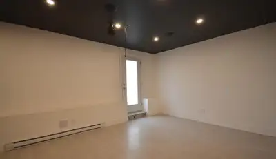 Belle grande chambre disponibles dans une maison propre et harmonieuse. Wifi, électricité, chauffage...