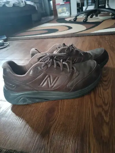 size 10 men's New balance leather sneakers, View more