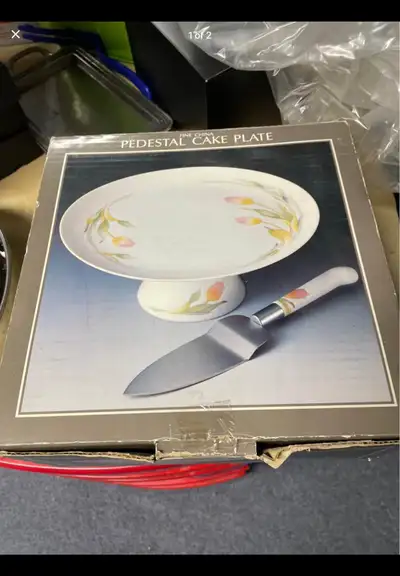 Pedestal Cake plate and server Fine China, View more