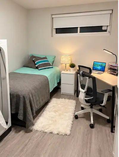 BEAUTIFUL FULLY FURNISHED PRIVATE ROOM – NORTH YORK Available November 1, 2026 $950/month – ALL INCL...