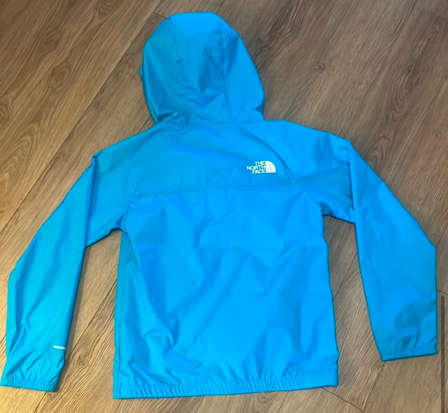 Brand new north face windbreaker in Kids & Youth in City of Toronto - Image 4