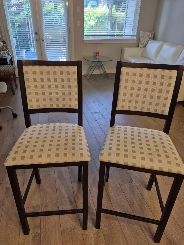 Bar Chairs in Chairs & Recliners in Delta/Surrey/Langley - Image 2