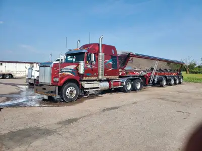 2022 4 axle ABS Live bottom trailer just got it safetied ready for work comes with auto greaser ,ele...