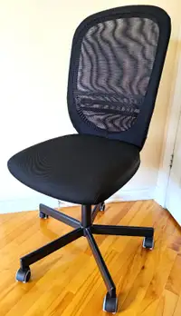 Comfortable desk chair, black
