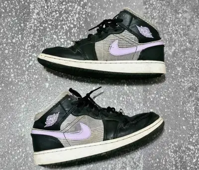 Nike Jordan 1 Mid Youth Size 5, View more