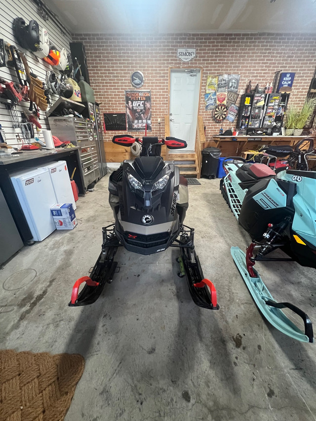 2022 skidoo summit x turbo expert 154-3” in Snowmobiles in Oakville / Halton Region