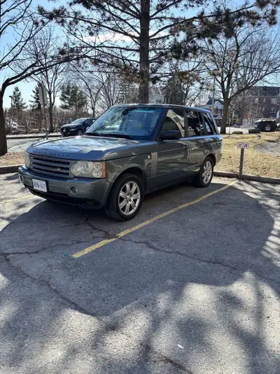 I am selling this 2006 Range Rover HSE. My boyfriend has joined the military, and I’ve only got one...