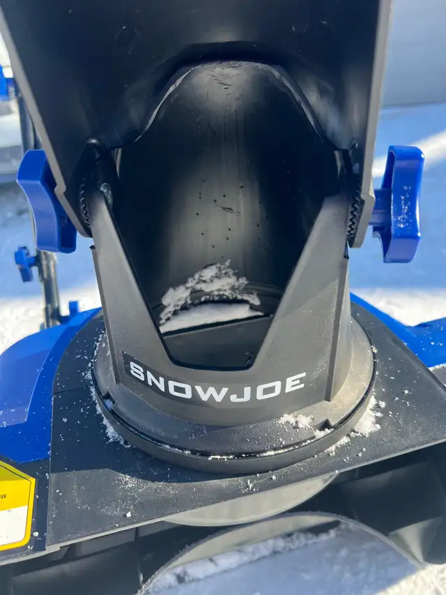 Snowjoe Electric Snowblower  in Snowblowers in Kitchener / Waterloo - Image 6