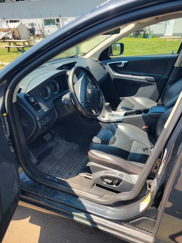 2010 Volvo XC60 T6 in Cars & Trucks in Thunder Bay - Image 3