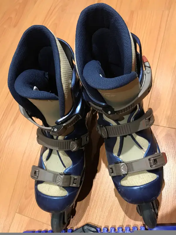 Bauer V-tech 5 Rollerblades/inline skates - Size 8 in Skates & Blades in Markham / York Region - Image 4