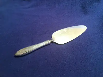 Antique "Adam" Solid Pie / Cake Server in Community Silverplate. Measures 10 1/4". Pattern is from 1...