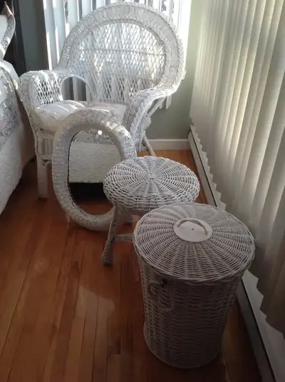 Ensemble de mobilier en osier blanc, View more
