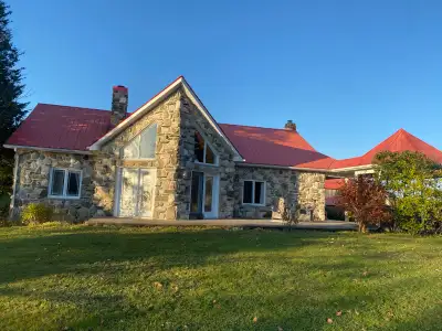 Chartierville, Estrie Maison à vendre – une belle opportunité à ne pas manquer ! Terrain 53819 pc Ch...