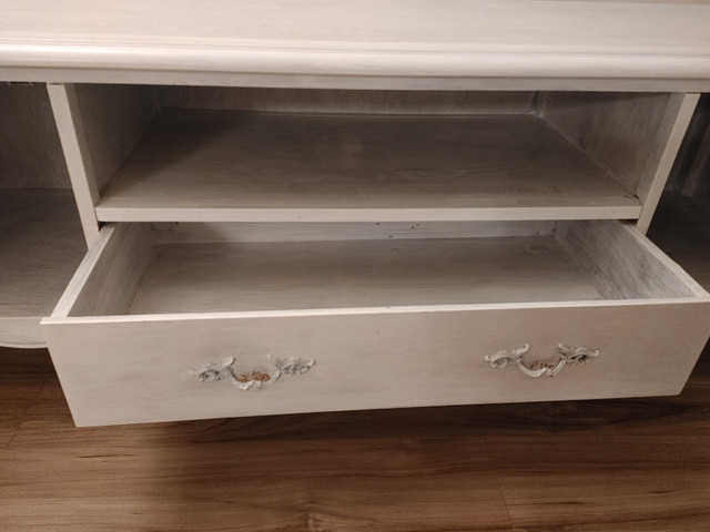 TV stand in TV Tables & Entertainment Units in Mississauga / Peel Region - Image 4