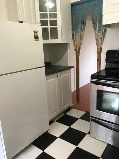 Grand appartement 31/2 à louer à Montreal cartier ville h4k1j8 situé dans quartier résidentiel tranq...