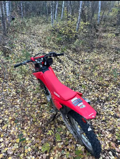 It’s a 2025 crf 250f with around 40 hours only problem is the rear tube has a hole but starts great...