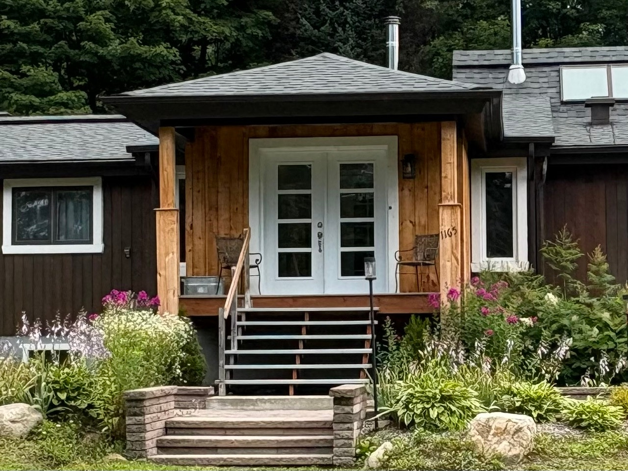 Petit Domaine Privé à Sainte-adèle — 3 Bâtiments — 749 000 $ — photo 2