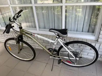 Women’s bicycle with 24’ wheels, View more