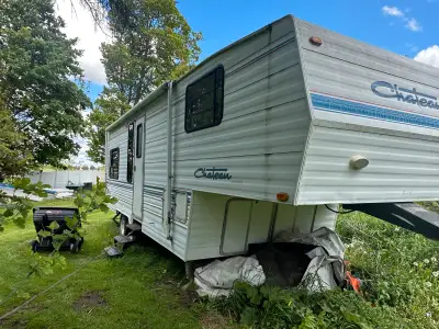 1994 Chateau Camping trailor for sale pulls good , has 2 propane tanks. everything works can be move...