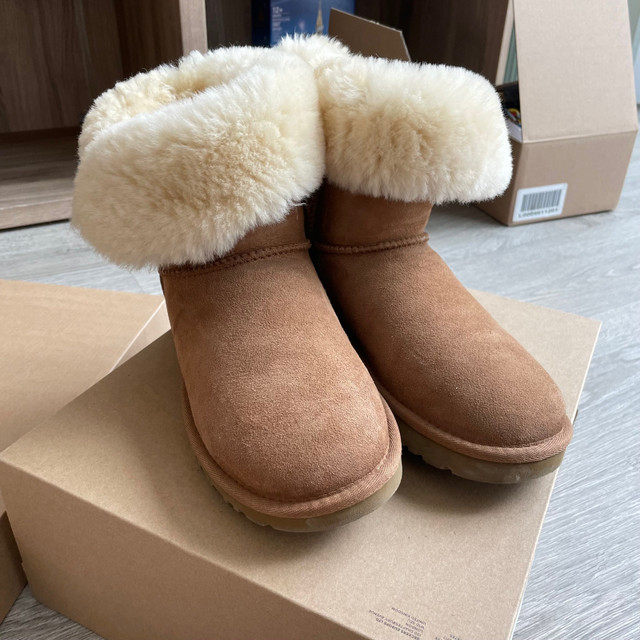 UGG Bailey Button II Women Winter Chestnut Boots  in Women's - Shoes in City of Toronto - Image 2