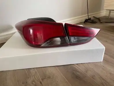 Lumières arrière pour Hyundai Elantra 2011-2016. 125$ pour l'ensemble. Ensemble d'origine + ampoule