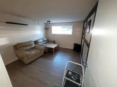 Share with the front door:Bright, private, with 3 beautiful room