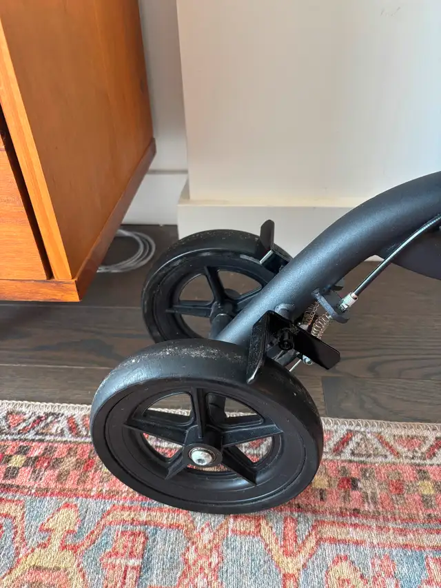 Knee Rover with memory foam pad in Health & Special Needs in City of Toronto - Image 6