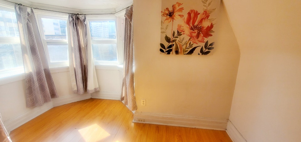 Toronto Bachelor Studio Apt Availabel Now Utility Inclusive 2